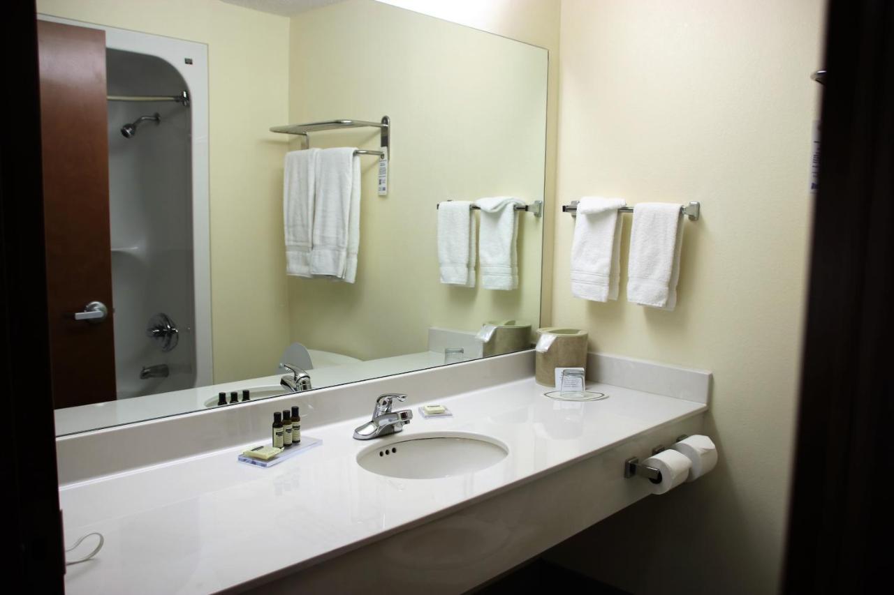 Hawthorn Suites By Wyndham Louisville East Екстериор снимка