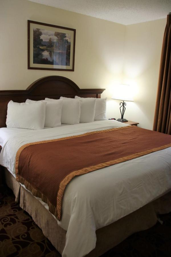 Hawthorn Suites By Wyndham Louisville East Екстериор снимка