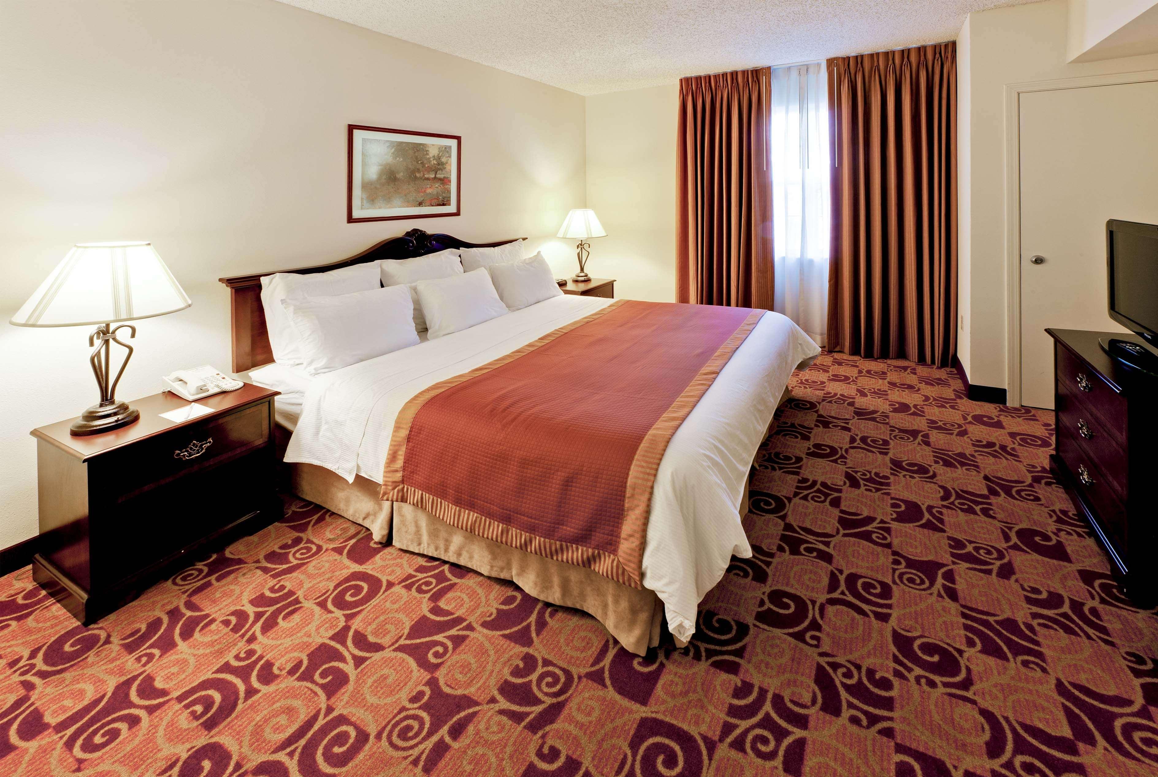 Hawthorn Suites By Wyndham Louisville East Екстериор снимка