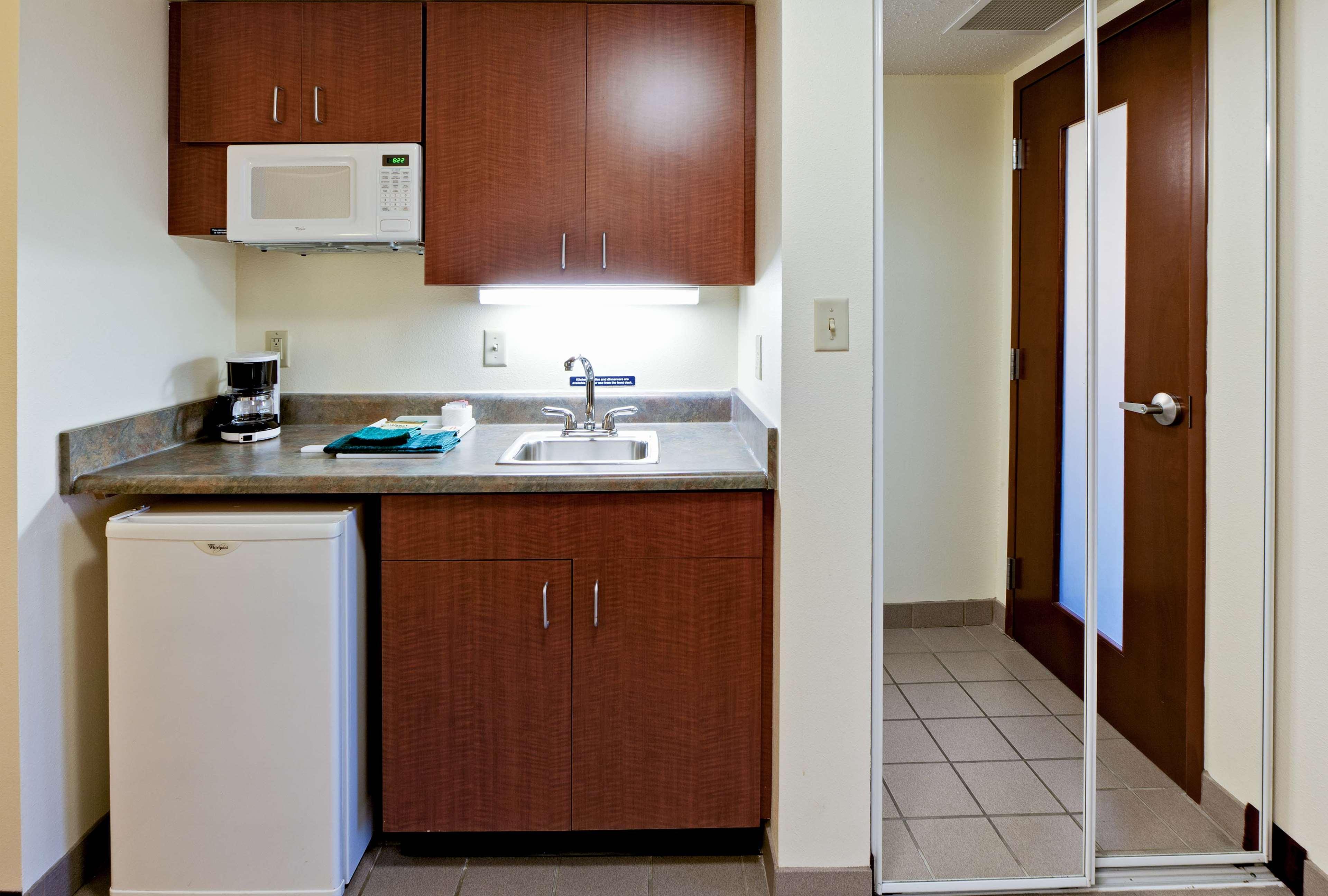 Hawthorn Suites By Wyndham Louisville East Екстериор снимка