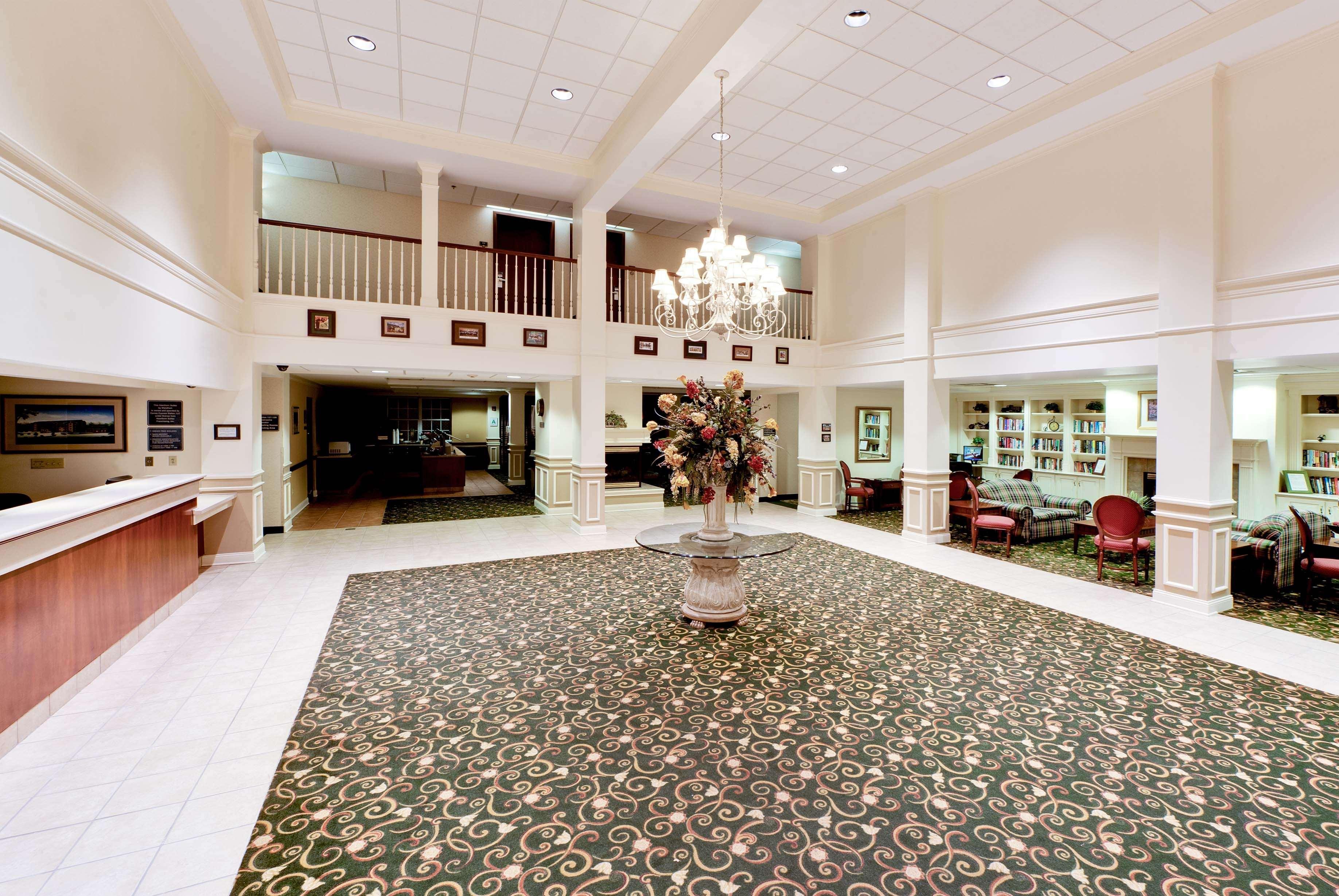 Hawthorn Suites By Wyndham Louisville East Екстериор снимка