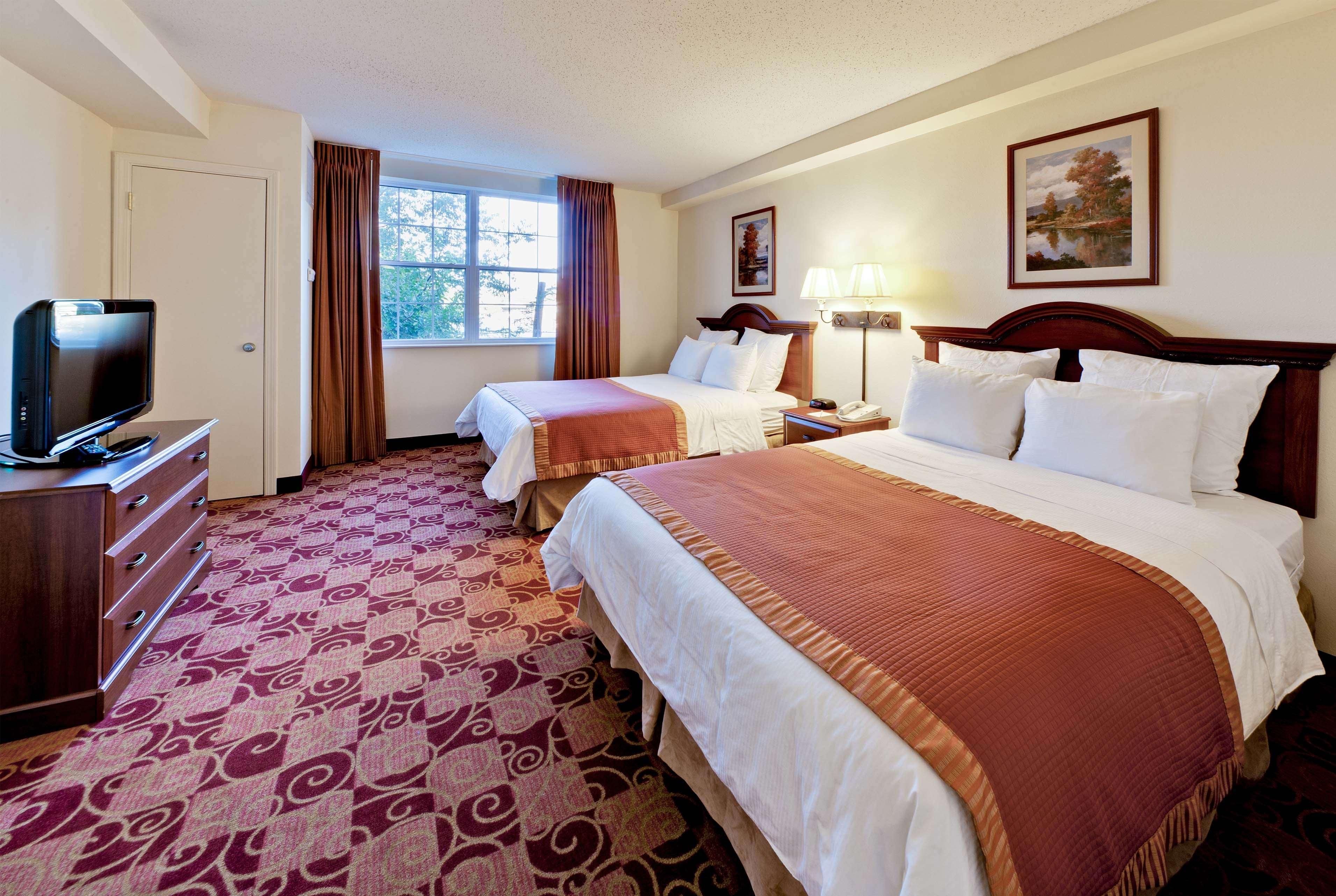 Hawthorn Suites By Wyndham Louisville East Екстериор снимка