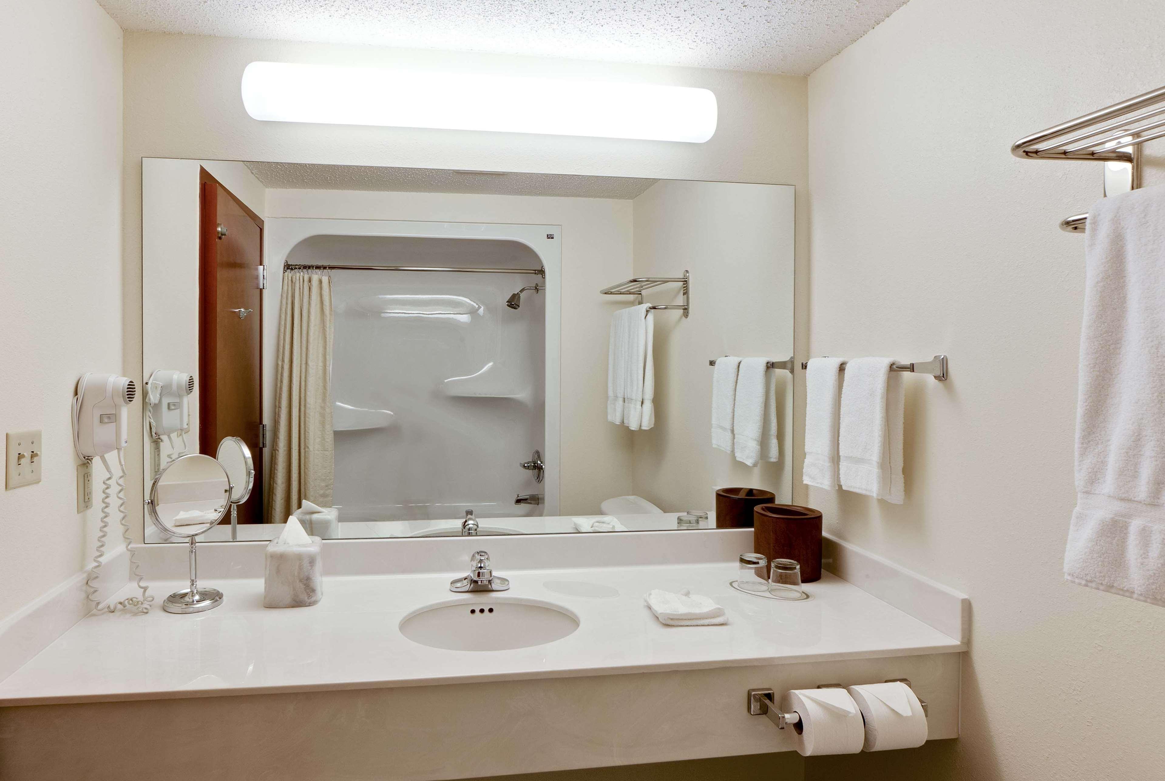 Hawthorn Suites By Wyndham Louisville East Екстериор снимка